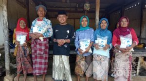 Bersama DPR RI, Ketua Pemuda Pamekasan Santuni Kaum Duafa