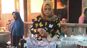 Penjual Rujak di Sumenep Mirip Syahrini Viral, Pembeli Rela Antri Berjam-jam