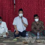Foto : Cawabup pasangan QA, Dokter Alif saat bersilaturrahmi dengan Ketua Yayasan Himmatun Ayat, KH. Abdul Kholiq.