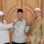 Foto: Ketua Banggar DPR RI MH Said Abdullah saat bersilaturahim dengan Kiai Ramdlan dan Kiai Ilyasi.