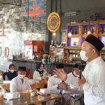 Foto: Cawabup pasangan QA, Dokter Alif saat menghadiri Launching Optik Jasa Lensa Apsari Cerme.
