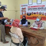 Foto: Komisioner Panwascam Bungah dan PKD Bawaslu Gresik saat melakukan tes wawancara Pengawas TPS.