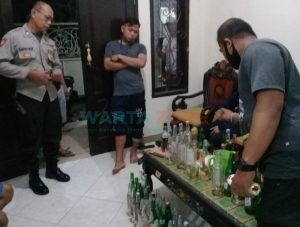 Sejumlah Muda-mudi di Jember Diciduk, Polisi Amankan Botol Miras Berbagai Merk