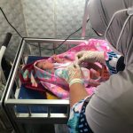 Foto: Bayi perempuan yang ditemukan di teras Masjid Al-Munawar Dusun Berek Lorong, Desa Kalimo'ok, Kecamatan Kalianget, Kabupaten Sumenep, kini dalam penanganan medis.