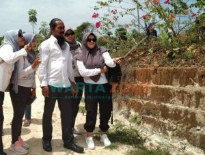 Kades Sekapuk Gresik Raih Penghargaan ‘The Most Excellent Figure’