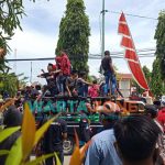 Foto: Ratusan pekerja dan pecinta seni Kabupaten Sumenep (Gerpas) saat mendatangi kantor Bupati Sumenep.
