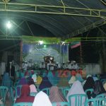 KH. Izzul Muttaqin, Pengasuh Pondok Pesantren Sabilul Huda, Ganding, Sumenep, saat menyampaikan tausiyahnya.