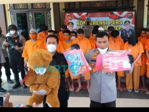 Disimpan Dalam Boneka, Modus Baru Pengedar di Sumenep Selundupkan Sabu-sabu