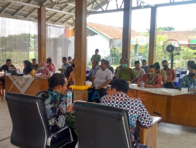 Foto: Kades Sekapuk Abdul Halim, saat diundang sebagai narasumber di Pemdes Buko Demak Jawa Tengah.