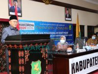 Foto: Bupati Sumenep, A. Busyro Karim, saat memberikan sambutan dalam Sosialisasi Pencegahan dan Pengendalian Gratifikasi di lingkungan Pemerintah Kabupaten Sumenep. (Foto: Humas Pemkab Sumenep)