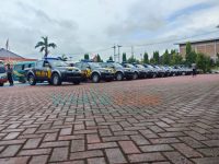 BERJEJER: Mobil komando nunggu perintah pemberangkatan ke masing-masing pos (Foto: Abd. Wakid)