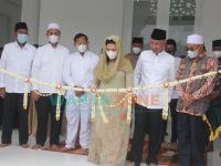 Foto: MH Said Abdullah, saat meresmikan masjid Ayu Winarti Said di kompleks Pondok Pesantren Al Karimiyah, Desa Braji, Kecamatan Gapura, Sumenep.