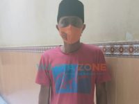 PASRAH: Salah satu pelaku pengrusakan TPS Pilkades Juruan Laok, Misroto saat diamankan polisi.