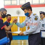 Foto: Tiga warga Lapas klas IIA Jember, saat mendapat remisi atau pengurangan masa tahanan saat perayaan natal 2020.