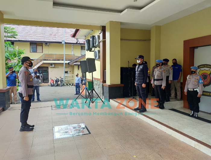 Wali Kota Bogor, Bima Arya, saat memimpin apel gelar pasukan pengamanan malam pergantian tahun.