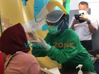 Foto: Salah seorang calon penumpang saat menjalani pelayanan Rapid Tes Antigen di Stasiun Jember kota.
