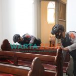Jajaran Polresta Bogor Kota Kota, beserta Kodim 0606, saat melakukan pengecekan dan sterilisasi Gereja.