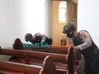 Jajaran Polresta Bogor Kota Kota, beserta Kodim 0606, saat melakukan pengecekan dan sterilisasi Gereja.