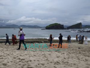 Rayakan Tahun Baru di Pantai Papuma Jember, Pengunjung Wajib Patuhi Prokes