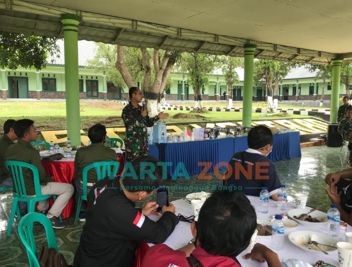 kegiatan ngopi bareng wartawan di Markas Yonif Raider 509/Balawara Yudha.