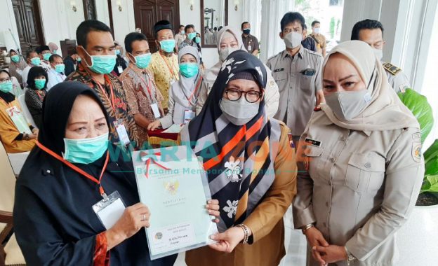 BPN Serahkan Ratusan Sertifikat, Pemkot Bogor Sebut PTSL Sangat Membantu Warga