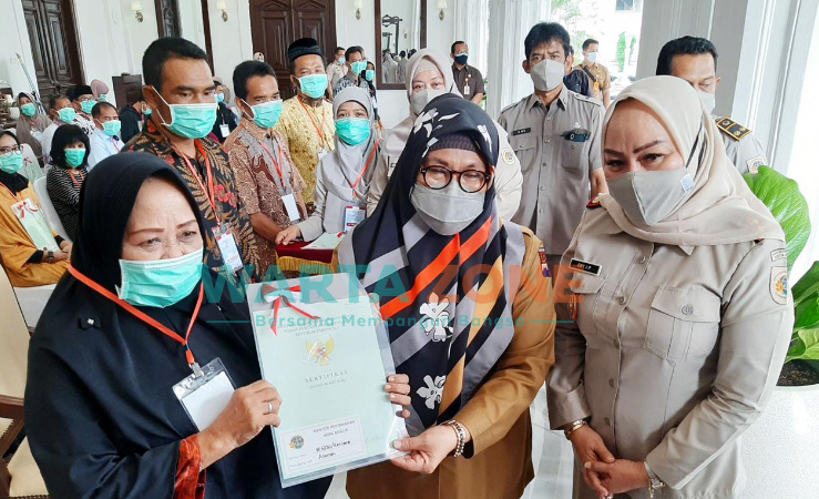 BPN Serahkan Ratusan Sertifikat, Pemkot Bogor Sebut PTSL Sangat Membantu Warga