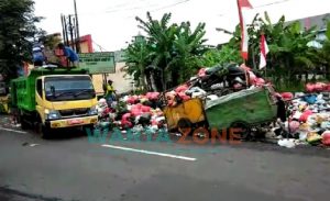 Kembali Beroperasi, Truk Pengangkut Sampah di Jember Dapat Sokongan Dana BBM dari Warga