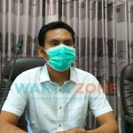 Ketua Fraksi NHS DPRD Sumenep, Akis Jasuli saat diwawancara (Foto: Abd. Wakid)