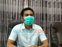 Ketua Fraksi NHS DPRD Sumenep, Akis Jasuli saat diwawancara (Foto: Abd. Wakid)