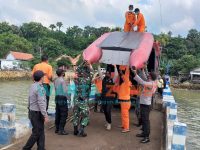 Foto: Tim gabungan dari TNI-Polri, Basarnas Kabupaten Sumenep, serta dibantu tim SAR Provinsi Jawa Timur, saat melakukan pencarian dua warga asal Dusun pesisir, Desa Prenduan, Kecamatan Pragaan, yang hilang saat mancing di perairan pulau Giligenting. (Foto: Humas Polres Sumenep)