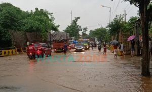 Jalur Jember – Lumajang Lumpuh Akibat Terendam Banjir