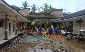 4 Santri Ponpes Ar-Rasyid Jember Alami Luka Akibat Banjir
