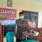 Pelaksanaan sertijab dari Kepala Desa Lombang, Juherman kepada Pjs. Kades Ali Bangsul, berlangsung di balai desa Lombang, Pulau Giliraja, Kecamatan Giligenting, Sumenep.