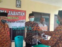 Pelaksanaan sertijab dari Kepala Desa Lombang, Juherman kepada Pjs. Kades Ali Bangsul, berlangsung di balai desa Lombang, Pulau Giliraja, Kecamatan Giligenting, Sumenep.