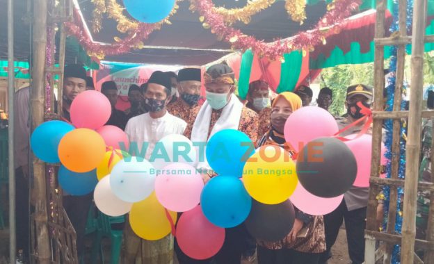 Foto: Wakil Bupati Sumenep, Achmad Fauzi, saat meresmikan Badan Usaha Milik Desa (BUMDes) Desa Jate, pulau Giliraja, Kecamatan Gili Genting.