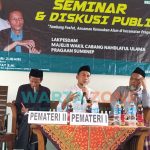 JELAS: Sekretaris F-PKB DPRD Sumenep, Irwan Hayat, saat menyampaikan materi tentang fosfat (Foto: JB9 for Wartazone)