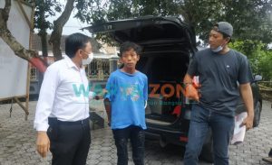 Pria di Jember Nekat Gondol Kotak Amal Masjid Demi Pil Koplo, Aksinya Terekam CCTV