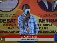 BERLANGSUNG: Ketua KPU Sumenep, A. Warits, saat sambutan (Foto: Tangkapan Layar YouTube KPU Sumenep)