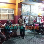 Foto: Sejumlah warga yang terdampak banjir sementara diungsikan di SD Al Furqon.