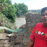 Foto: Kondisi rumah Suhadi pasca banjir, hanya tersisa pondasi rumah dan kakus saja. Sabtu (30/1/2021).
