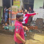 Foto: Dirut Perumdam Tirta Pandalungan Kabupaten Jember saat mengunjungi lokasi pasca banjir.