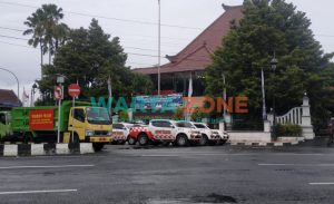 Operasional BBM Tak Cair, Para Supir Truk Sampah di Jember Kembalikan Truk ke Pemerintah