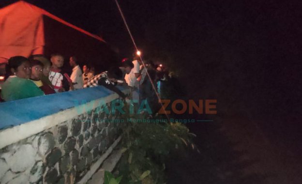 Pelaku penjambretan nekat menceburkan dirinya ke sungai di kawasan Dusun Krajan, Desa Bagorejo, Kecamatan Gumukmas, Kabupaten Jember.