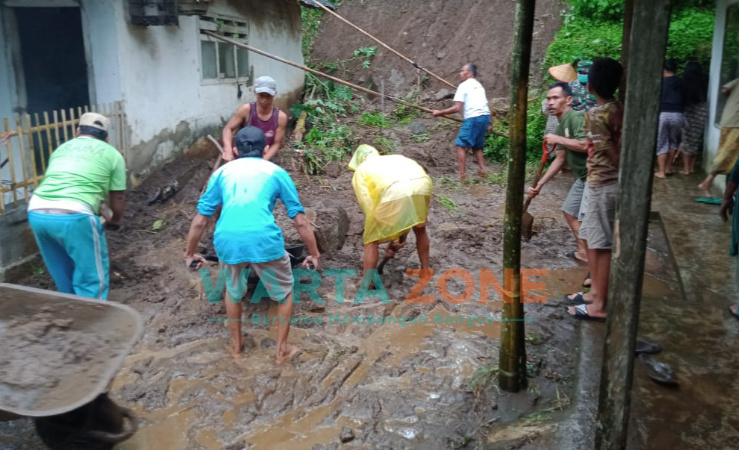 Akibat Hujan Deras di Sertai Longsor, Musala di Jember Rusak Parah