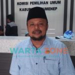 Komisioner KPU Sumenep, Rafiqi, saat diwawancara sejumlah media, beberapa waktu lalu (Foto: Abd. Wakid)