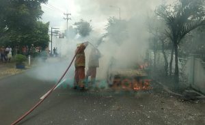 Diduga Akibat Korsleting AC, Satu Unit Mobil di Jember Terbakar