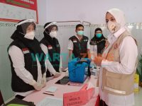 Foto: Bupati Jember Faida, saat menjalani suntik Vaksin Sinovac Covid- 19 tahap pertama.