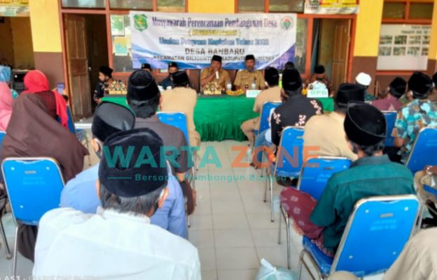Pemdes Banbaru, Pulau Giliraja, Kecamatan Giligenting, saat menggelar musyawarah perencanaan pembangunan desa (Musrenbangdes).
