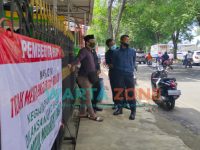 Foto: Lokasi Masjid Rhoudatul Muchlisin Timur (Masjid Condro), dijaga ketat oleh petugas keamanan Masjid Rhoudatul Muchlisin Barat.