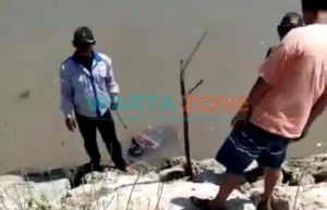 Geger, Mayat Pria Ditemukan Telungkup di Pinggir Sungai Jember